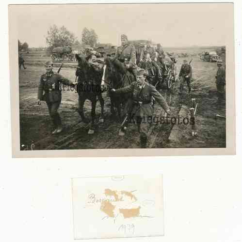 Soldaten Kolonne Pferdewagen Vormarsch Schlamm im 2 WK