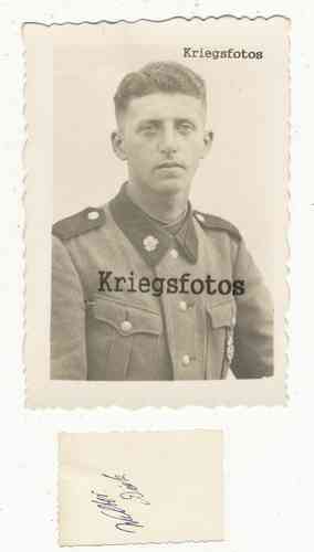 Portrait Totenkopf Soldat in Uniform Elite Kragen Foto
