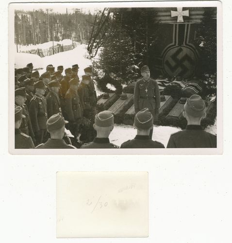 Soldaten Gräber Priester im Felde Wehrmacht Beerdigung Gruppe Foto
