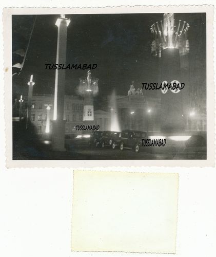 Berlin am Brandenburger Tor bei Nacht geschmückt Foto Ansicht