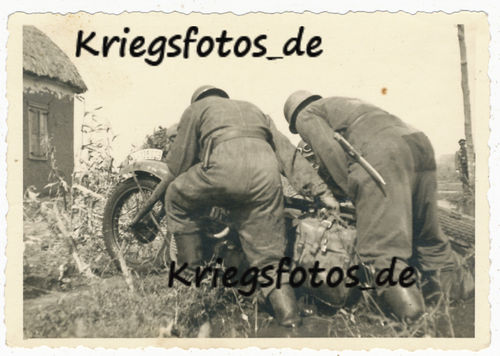 Soldaten der Wehrmacht mit Motorrad Krad  Ausrüstung Militär