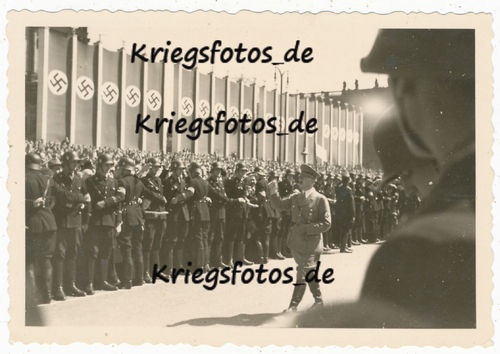 Berlin Adolf Hitler Unter den Linden Denkmal alte Museum siehe Foto